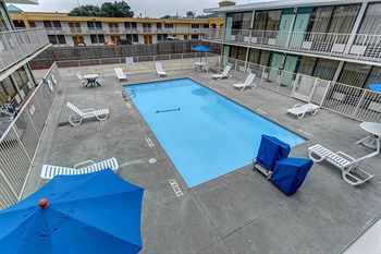 Hotel 6 Baton Rouge Southeast 2*