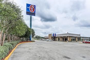 Hotel 6 Baton Rouge Southeast