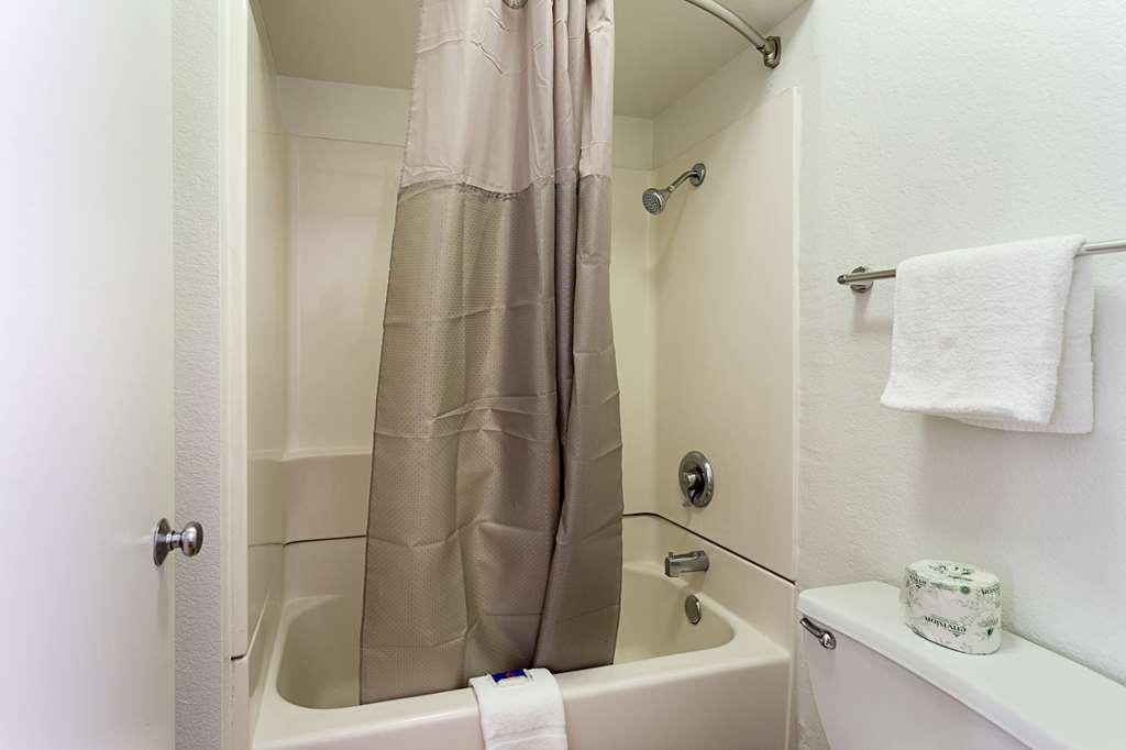 6 Baton Rouge Southeast Hotel 2*