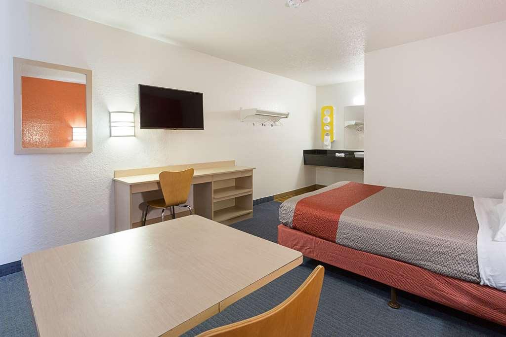 Hotel 6 Baton Rouge Southeast 2*
