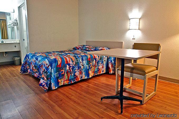 Hotel 6 Baton Rouge Southeast 2*