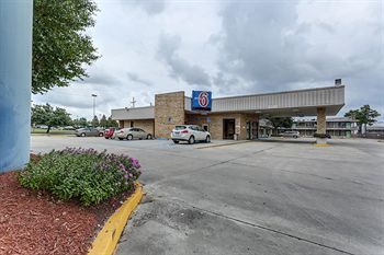 Hotel 6 Baton Rouge Southeast 2*