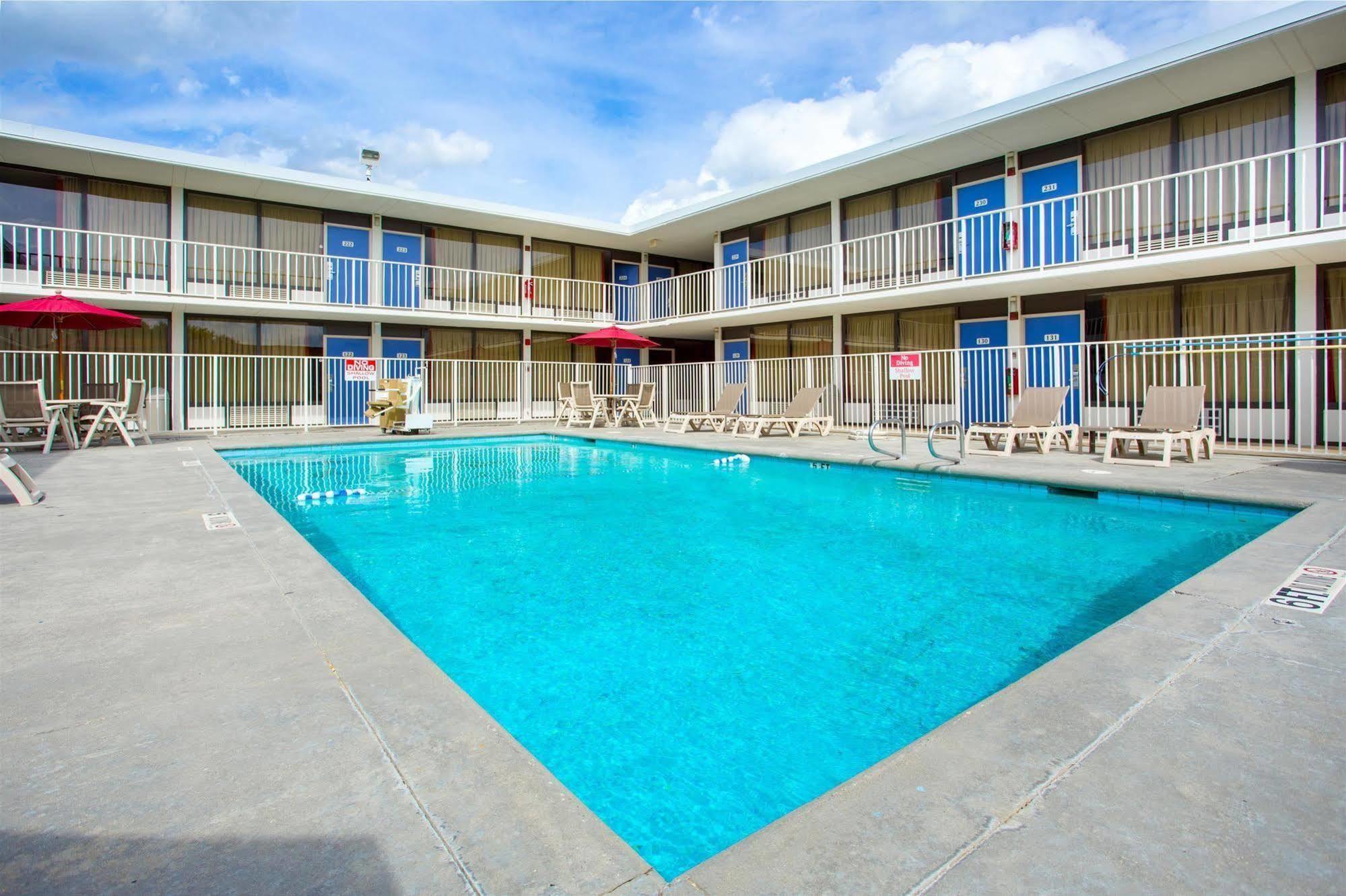 Hotel 6 Baton Rouge Southeast 2*