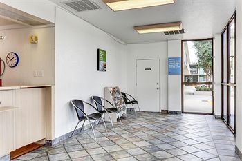 6 Baton Rouge Southeast Hotel 2*