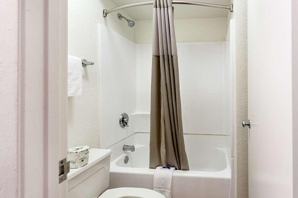 6 Baton Rouge Southeast Hotel 2*