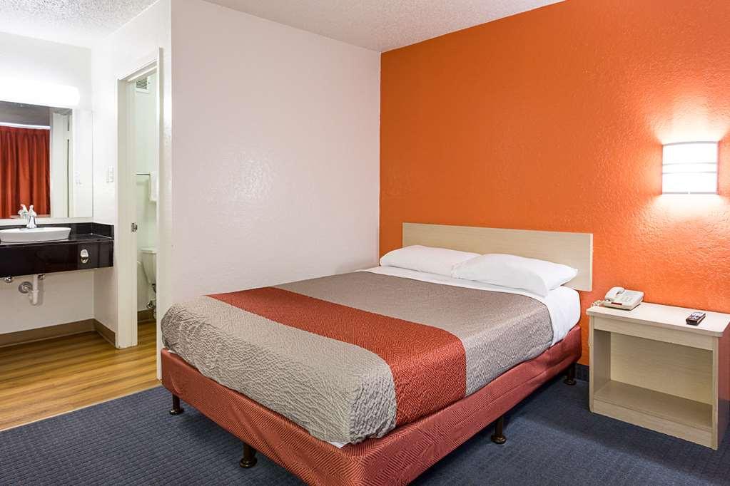 Hotel 6 Baton Rouge Southeast