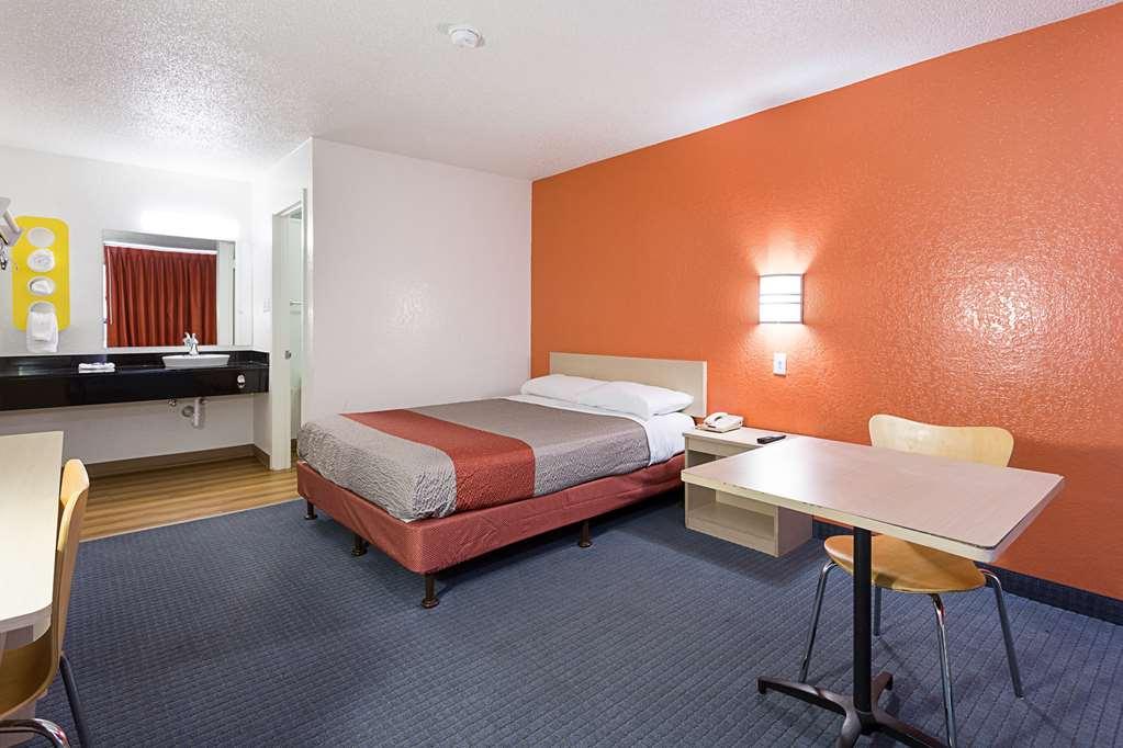 Hotel 6 Baton Rouge Southeast