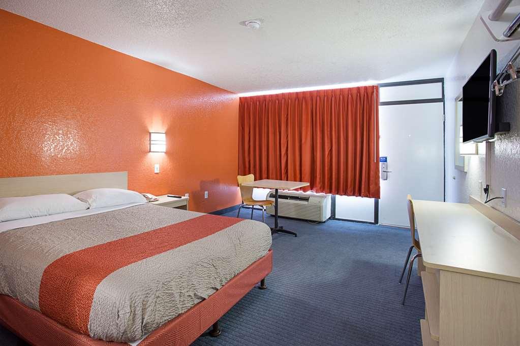 Hotel 6 Baton Rouge Southeast 2*