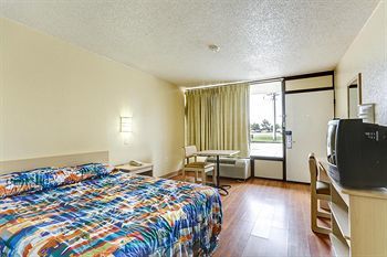Hotel 6 Baton Rouge Southeast 2*