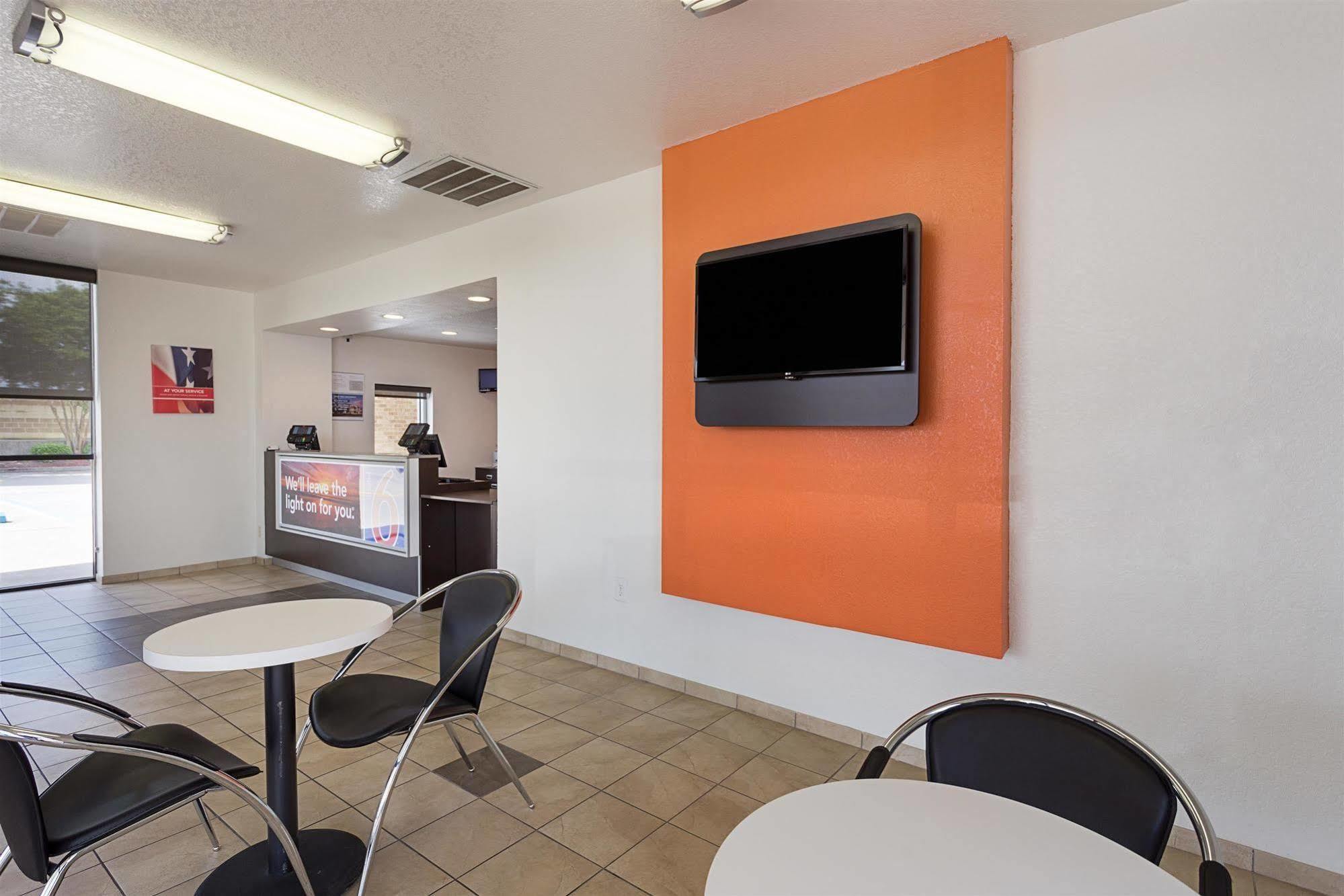 6 Baton Rouge Southeast Hotel 2*