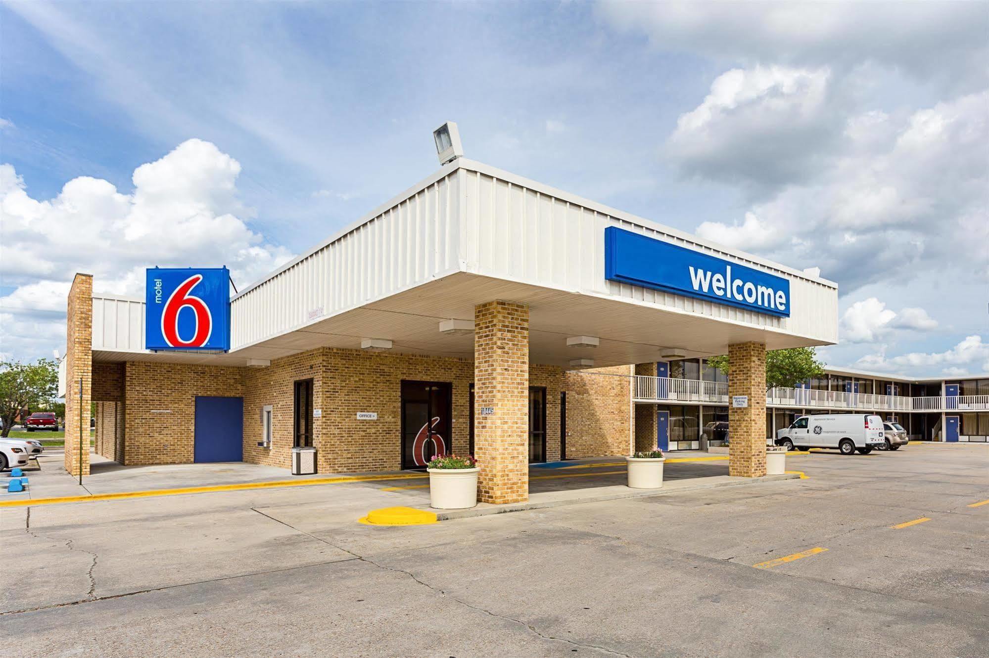 Hotel 6 Baton Rouge Southeast 2*